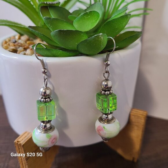 Dangle Earrings Green Cube Floral Bead Silver Tone Handmade Jewelry - Picture 3 of 6